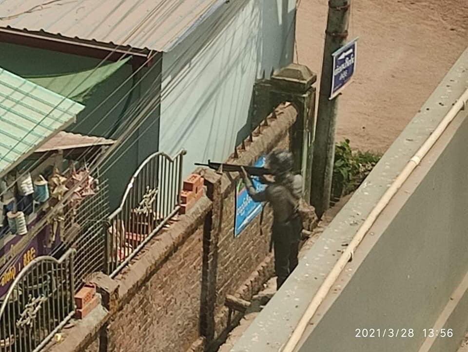 nslwin's tweet photo. Photos from Bago:

Nothing wrong with that house. Terrorists  (#Myanmar security forces) just want to kill everyone. 

#WhatsHappeningInMyanmar #Mar28Coup #AntiFascistRevolution2021 #MilkTeaAlliance https://t.co/rN2lmXTMDL