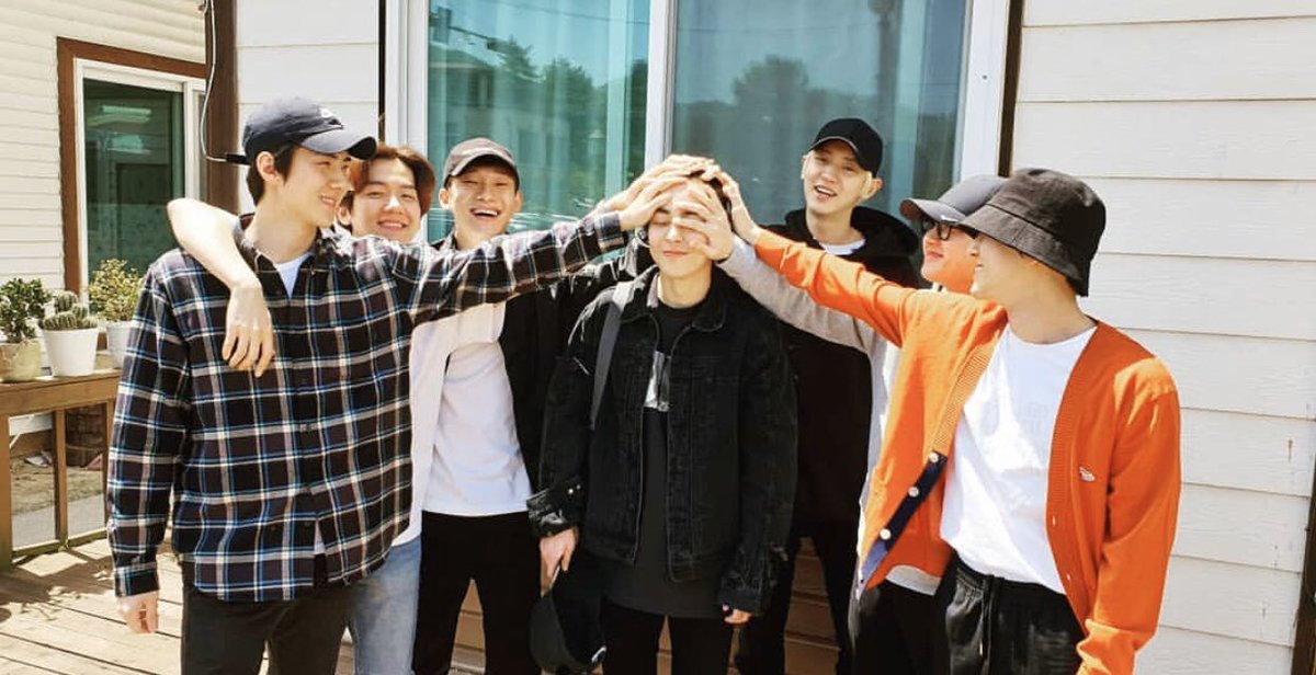 CUTEYLOEY's tweet photo. I just realized that the ones who are most likely going to send all their EXO members off are Suho and Sehun. Suho since he's a public service worker, and Sehun since he'll probably the last one to enlist. https://t.co/khCPGuDtQD