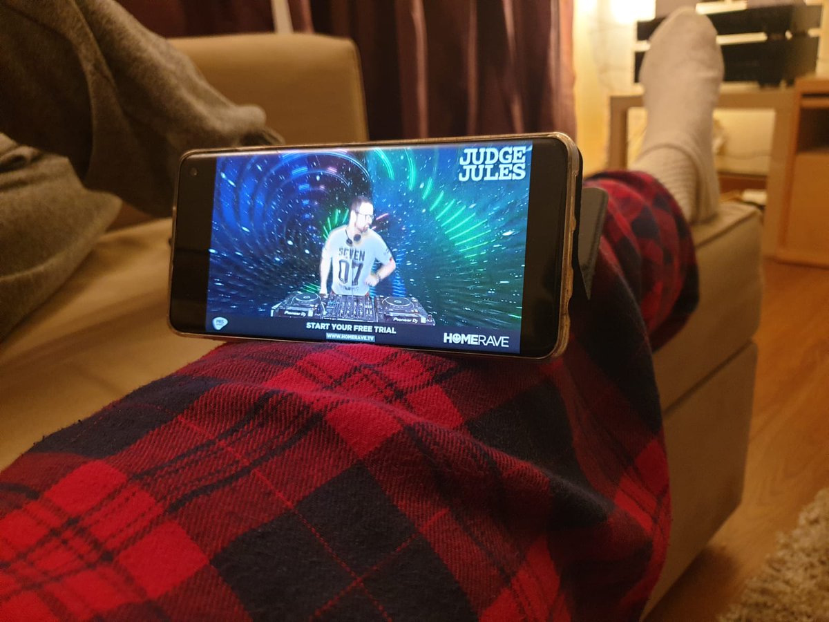 CClifford69's tweet photo. Moved house yesterday, but still made sure I got to watch @RealJudgeJules . Uncanny we were wearing similar trousers🤣. Great set as always Jules. Thanks again. #ClubbersGuide #JudgeJules #Homerave #LockdownLegend https://t.co/kYuKLum44F