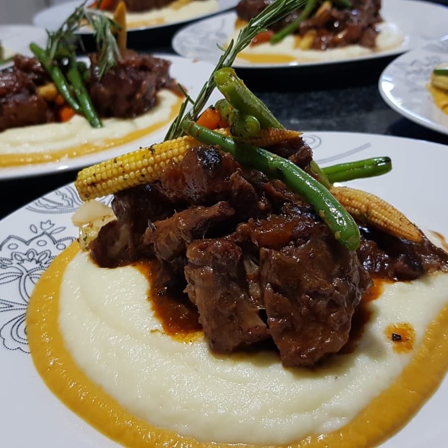 Infusions12's tweet image. Main course with @ChefShivambu last night oxtail on a bed of creamy garlic mashed potatoes, butternut puree and seasonal vegetables #fortheloveofit  #onsiteculinaryexperts #tastethelove #infusions #infusedtable