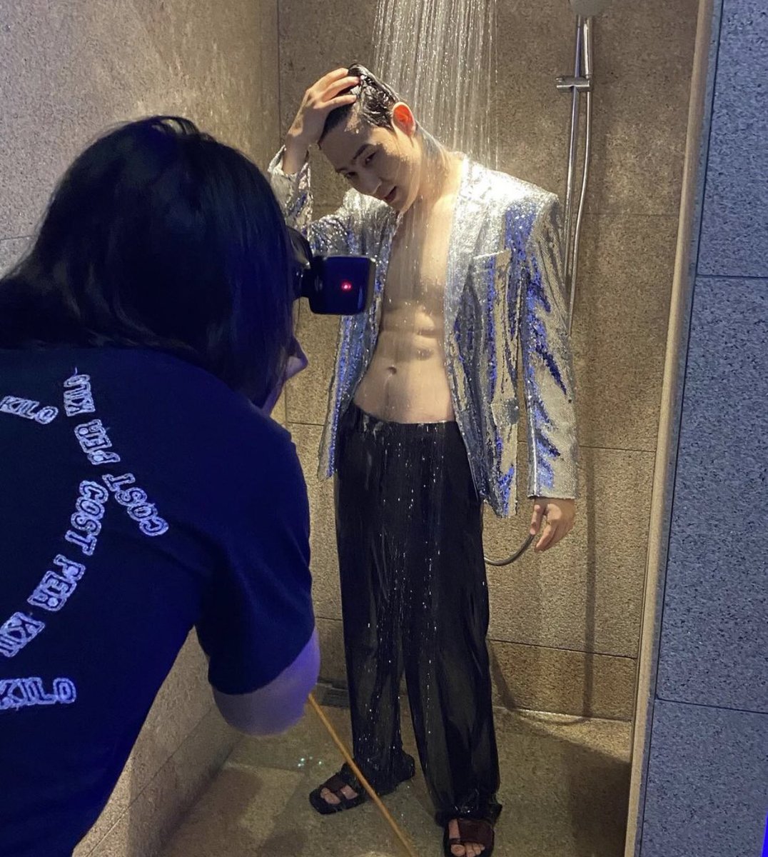 seuniiewang's tweet photo. we all love water 💦 
@JAYBDEF___ https://t.co/lMWdpw1WEs