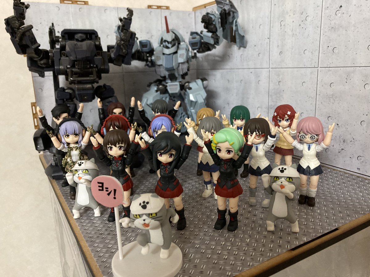 t_roppi's tweet photo. #アクアシューターズ  、#ヘキサギア 、#ガチャガチャ　で遊ぶ♪
楽すぃ https://t.co/b11iVEJEkR