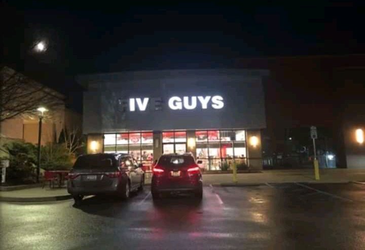 iamkingmonye's tweet image. Looks like one of the guys quit, retweet if you understand.