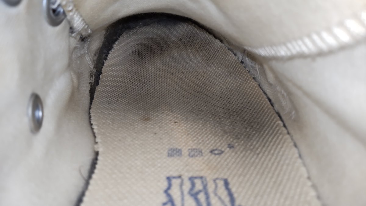 Egyptian_type's tweet photo. 中敷きアップ。
#靴フェチ　#中敷フェチ　#指跡　#usedconverse https://t.co/D9eBOUaSuS