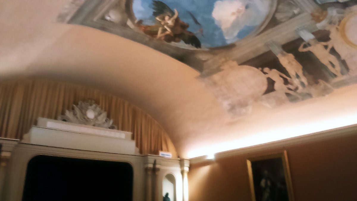 Abre por vez primera al público el teatro de Carlos III en el Palacio Real de Aranjuez. Tiene una bóveda pintada al temple, que Mengs dejó inacabada. abc.es/cultura/arte/a…