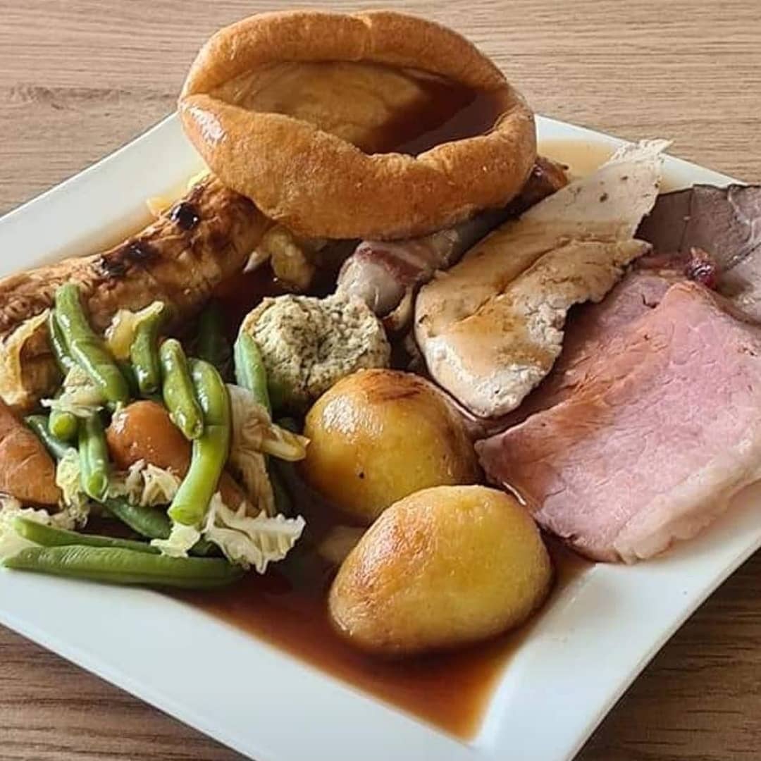 ShoulderofMutt's tweet photo. We are open today for takeaway Sunday Lunch! Lines are now open ... we are serving 12-4pm. 
We look forward to your call 📞  0114 286 4733. Thank you for your continued support 😊
#supportlocal #SundayRoast #Food #collectiononly #Sheffield https://t.co/aKArOW4JGi