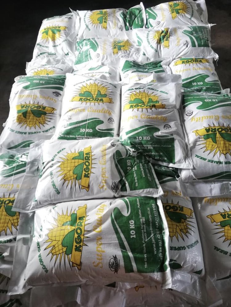 IpelengKwadi's tweet photo. Launching new Kgora Maize Meal 🌽🇿🇦 https://t.co/5v3ligTFbZ