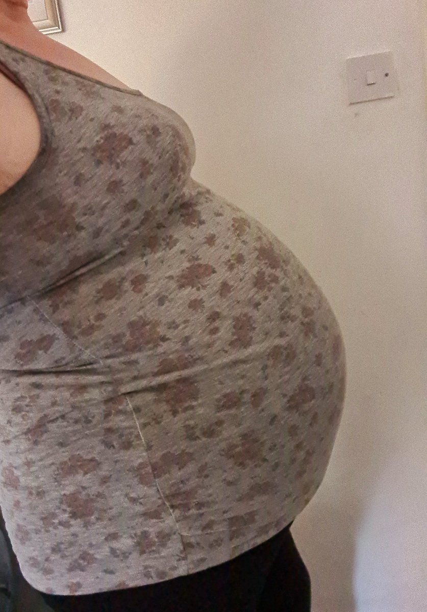 sam87lea's tweet photo. I am sooooo ready for this little one to be here now 🥰😴🥵🥱
#bumpie #36weekspregnant https://t.co/mF1FRSPzHj