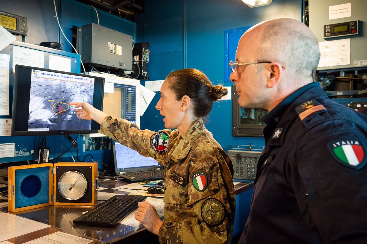 ItalianNavy's tweet photo. Da 98 anni insieme #AlServiziodelPaese 🇮🇹
Auguri all’#AeronauticaMilitare!
#NoiSiamolaMarina 
@ItalianAirForce @MinisteroDifesa @SM_Difesa https://t.co/jHeMXH54cL