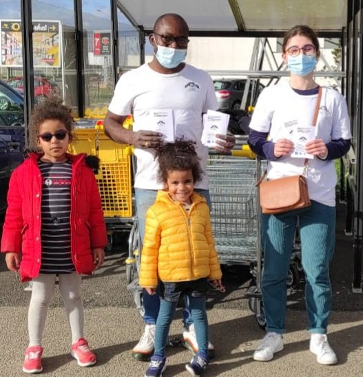 ActionsSolidai1's tweet photo. Collecte des denrées alimentaires pour la #PrecariteEtudiante . Certains bénévoles étaient dans les quartiers @dijon pour l'aide aux devoirs et soutien scolaire aux jeunes. Bravo à tous nos bénévoles!
Merci à tous . Merci @ReserveCivique, président #GeorgesMEZUI nos partenaires. https://t.co/E0JhIVlyga