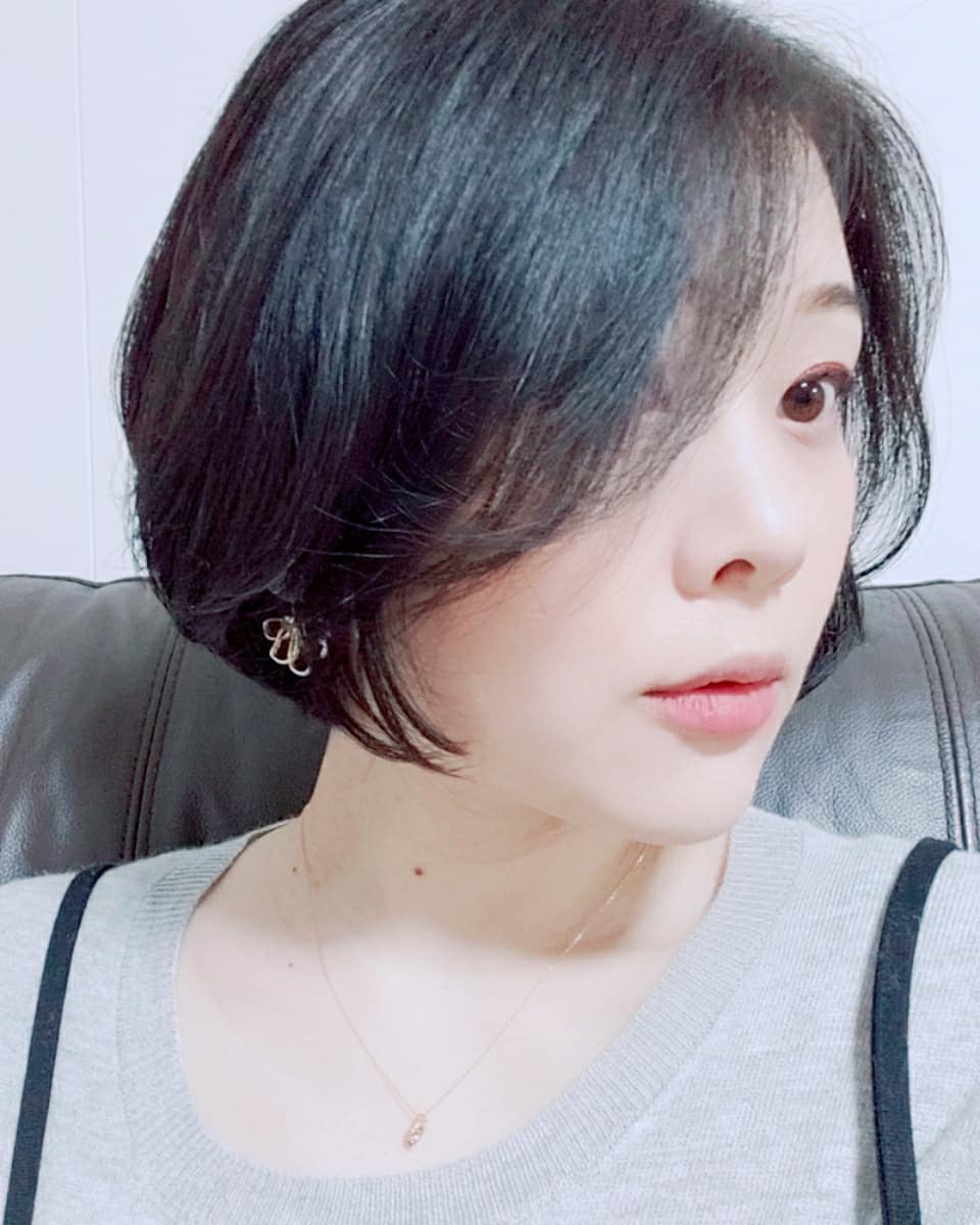 ayaka_916's tweet image. 髪切りました✂️✨
伸びに伸びてたので40cmくらい切ったかな🤣
産前にもう一回くらい切れたらいいけど、どうなるか分からんので、
伸びても違和感の無いスタイルで、4ヶ月くらいもつようにしてもらった♥️

髪乾かすのめっちゃ楽！！✨

#heircat #gallicaminamiaoyama #shortbob