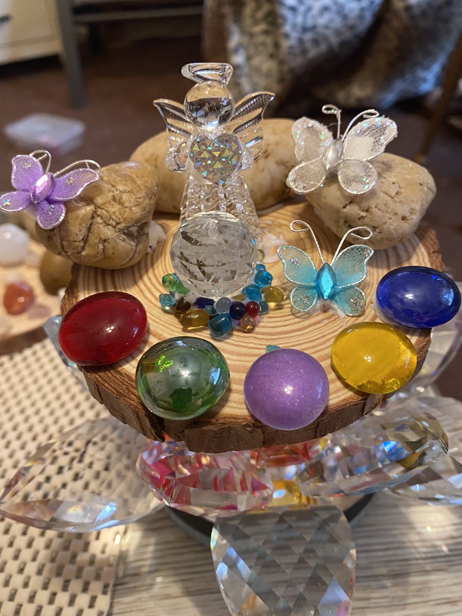 MandyToes's tweet photo. Happy Sunday tweeter♥️💙💜🥰. Im loving making my Heavenly~Wonder’s and there traveling quite far now. The message i send them from my special Spiritual Guides are all very different and peeps are surprised wot it says🥰. https://t.co/TnYEGAOmsg