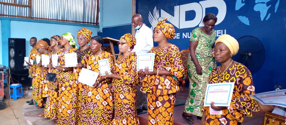 AeNC_rdc's tweet photo. Activité de clôture du mois de la femme à la fédération de la ligue des femmes @AeNC_rdc Tshangu avec la camarade fédérale Anto. Le comité provincial de la ligue des femmes y aussi prit part. @IfokuMarijo @giseletshilengi @CedricNzilo @LunojiH @BetonDeLaRep https://t.co/uR0ywaPZWM