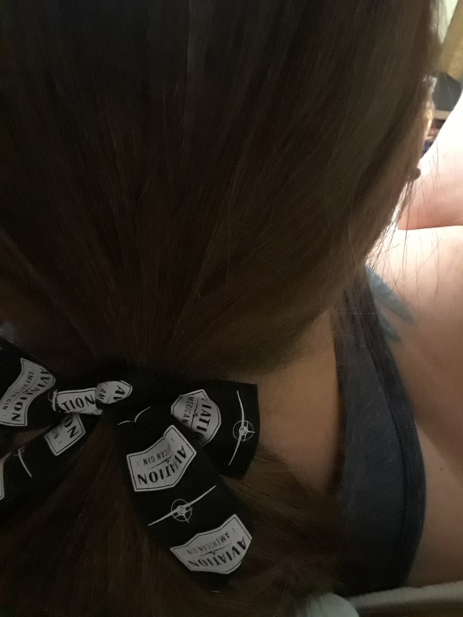 Kietsuhime's tweet photo. Hey @VancityReynolds ! I finally got a chance to try @AviationGin ! I'm getting #drunk and watching #anime! Thanks for adding a hair tie! It'll come in handy when I have a hangover and possibly throw up! #aviationgin #RyanReynolds
#SaturdayNight #drinkingalone #animenight #cry https://t.co/6cfuKkOp9d