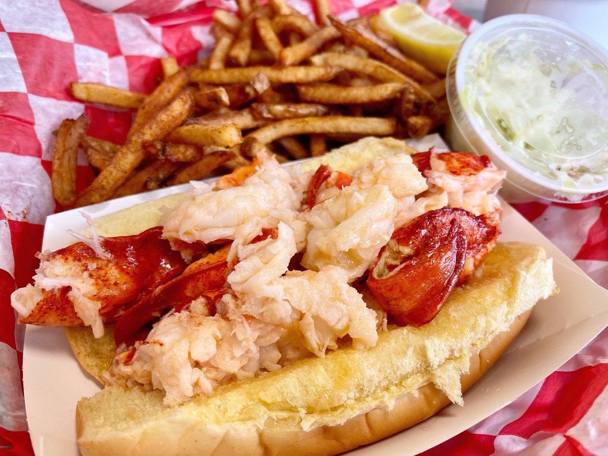 tonyatthetable's tweet photo. Hot Lobster Roll Platter at @PointLobster in #PointPleasantBeach.
—���——————————
#TonyMangia #AtTheTableWithTony #MANGIA #PointLobster #Lobster #LobsterRoll #Lobstah #LobstahRoll #PointPleasant #PointPleasantBeachNJ https://t.co/DEahByUppk