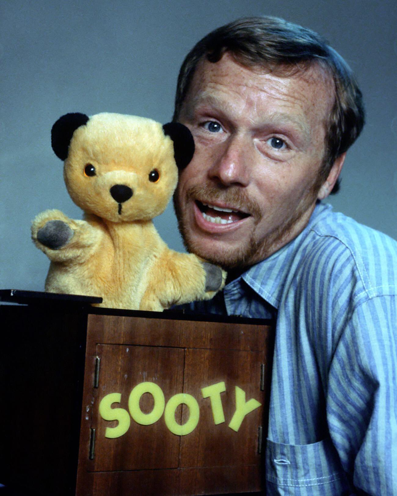 Happy birthday to Matthew Corbett! The son of Harry Corbett and presenter of Sooty between 1976-1998. 