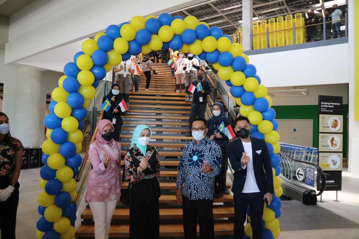 HumasKBB's tweet photo. Wakil Bupati Bandung Barat Hengky Kurniawan beserta istri, Sonya Fatmala ikut mendapingi dalam Opening Ceremony IKEA yang di resmikan langsung oleh Gubernur Jawa Barat, Ridwan kamil. 
@Hengkychova  @ridwankamil  
#ikeakotabaruparahyangan #openingceremonyikea https://t.co/bJyjwLH9dI