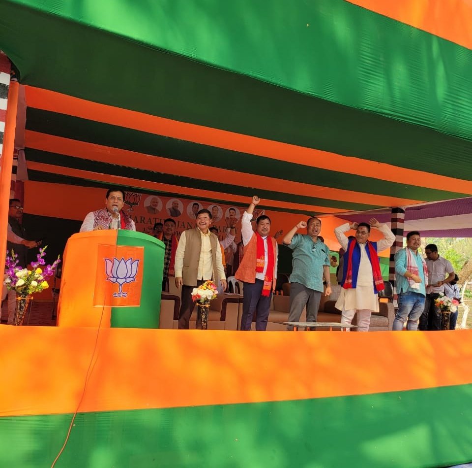 BJP4Assam's tweet photo. #BJPOnceMoreInAssam seems imminent at #Howraghat as CM Shri @sarbanandsonwal campaigns for Shri Dorsing Ronghang, BJP candidate for #AssamElections2021. 

People's support is clearly with @BJP4India. 

#AssamElections2021 https://t.co/wkQ2Wva4Ek