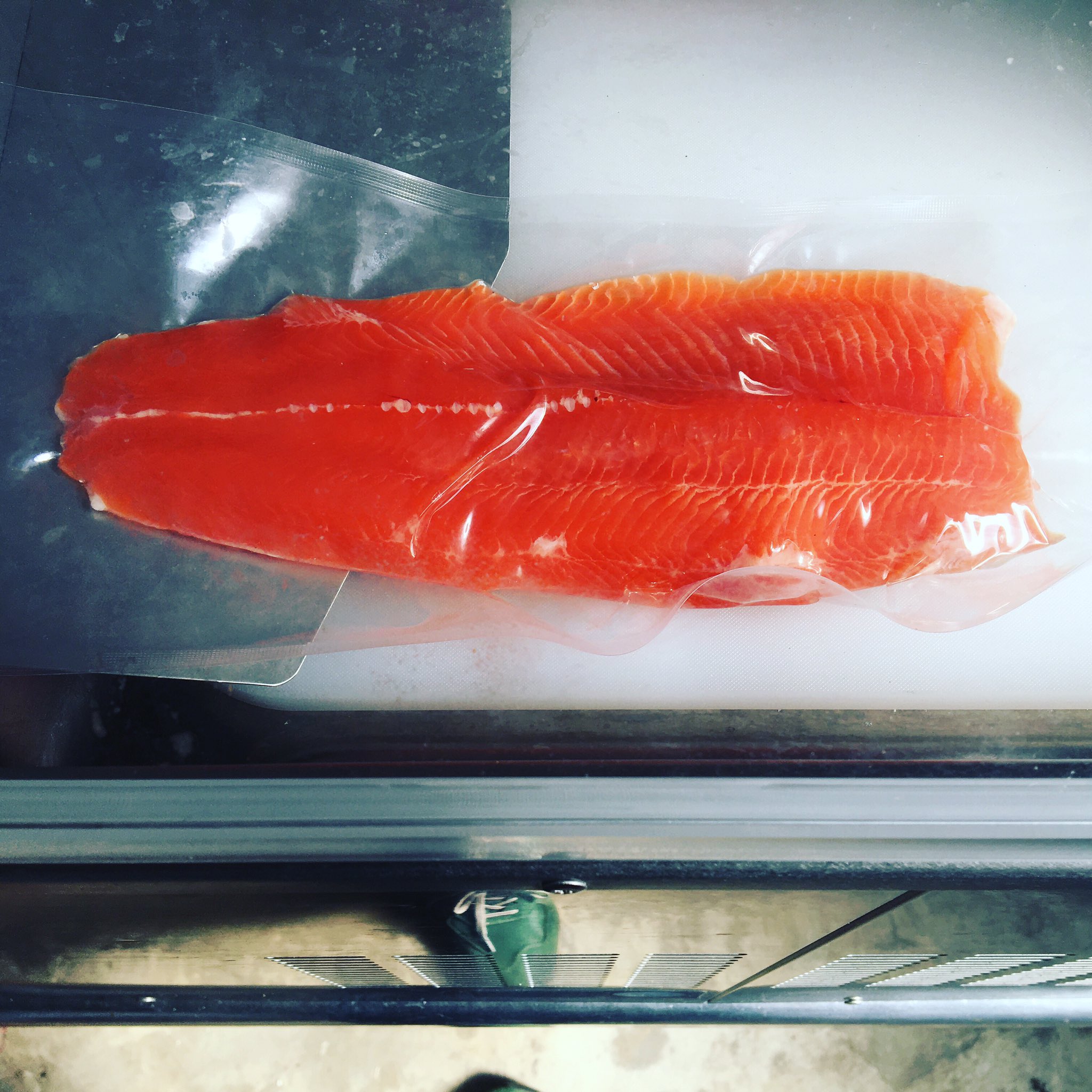 あづま養魚場 真空パック ギンヒカリのフィーレ あっという間 60秒で出来ちゃう 鮮度を保って配達致しや す 群馬県が作ったブランド魚を是非ご堪能ください あづま養魚場 釣り堀 群馬観光 群馬 イワナ アクアリウム 養殖 食堂 草津温泉