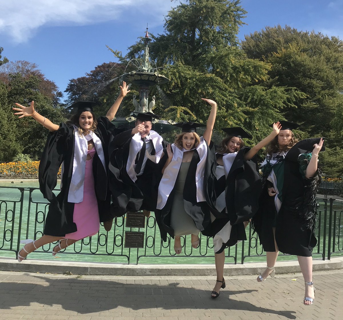 ryanbradley25's tweet photo. nabbing our bachelors ☺️🎓 stoked to pass with distinction alongside @jennngot ❤️ love u https://t.co/1srzAJosCR