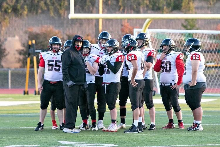 KEN_MEIR's tweet photo. Some great pics from the Homestead game by Butch Garcia #football #footballrecruits #footballrecruiting #scval #highschoolfootball #gunnfootball @Gunn_Ball_Coach @coachkeith_1k https://t.co/uhiPbJbL1G