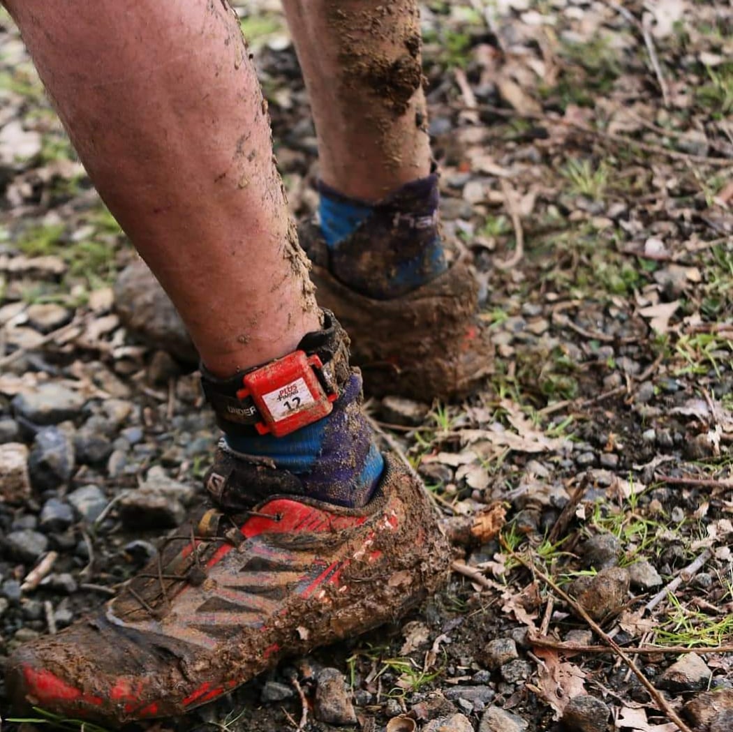 Koşmak için en önemli unsur ayakkabı değil sağlıklı ve güçlü ayaklardır. Her yarışta sizi ayakta tutacak ve ilerlemenizi sağlayacak ilk ekipman olan ayaklarınıza iyi bakın. Yırtık bir ayakkabıyı yenilemek kolaydır ama yeni bir ayak satın alamazsınız:)
#UltraYolculuk
#Ultramaraton