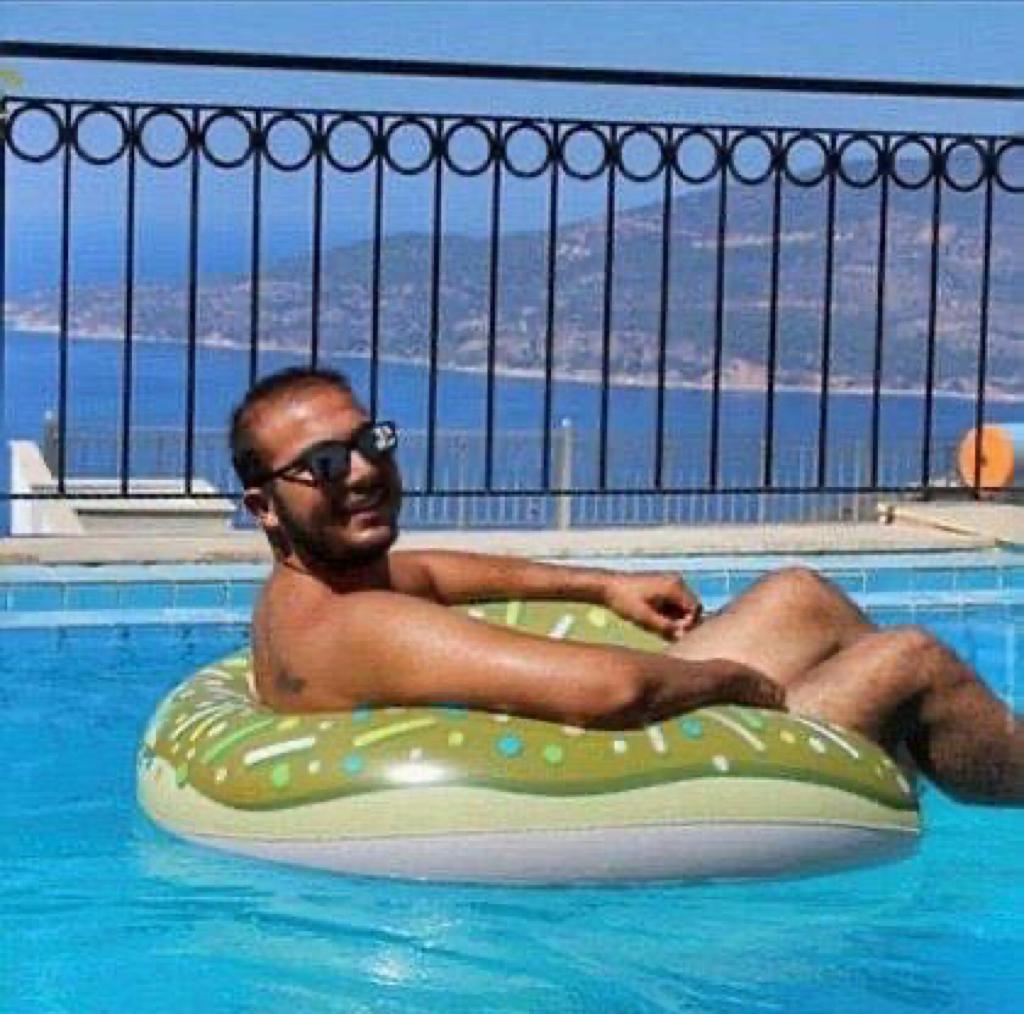 MusabTuncerr's tweet photo. Antalya’nın Muratpaşa ilçesinde, CHP Gençlik Kolları Başkanı Musa Gül’ün belediyede “büro elemanı” olarak istihdam edildiği, Gül'ün 2 sene boyunca işe gitmeden maaş aldığı ortaya çıktı.

#RezilCeHaPe https://t.co/3bK6Fj1HZg