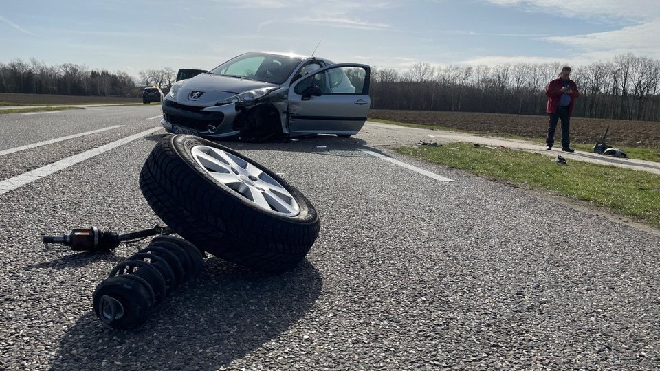 Forse schade bij ongeval op N570:..