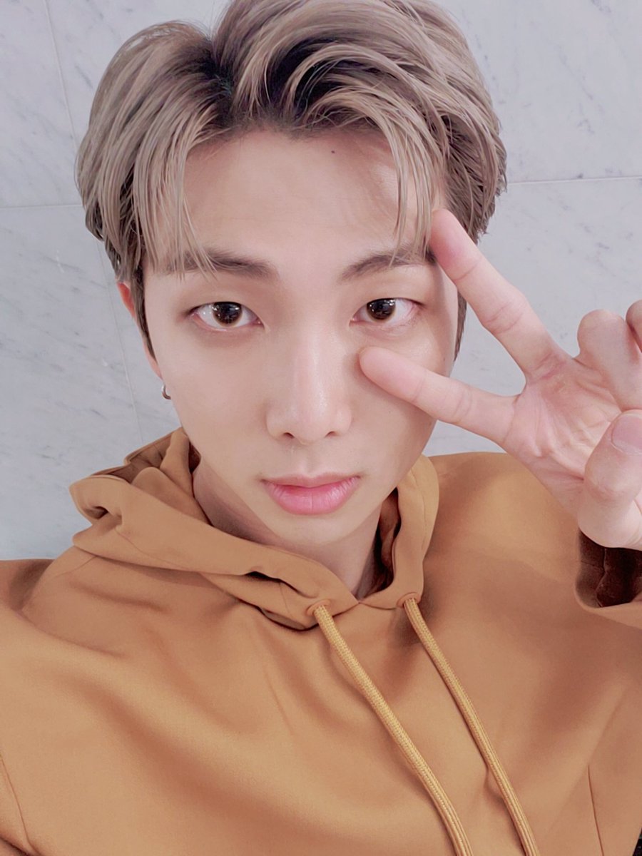 Caleyoony's tweet photo. @jeongeovani Happy 2 years with persona💜
#2YearsWithPersona 
#NAMJOON 
#Hisnamer
@BTS_twt https://t.co/z2pqv2U1wa