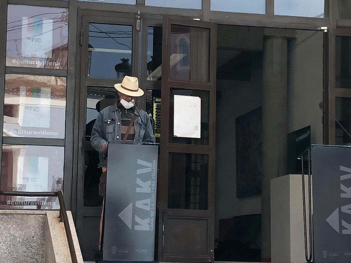 CasadelaCvltvra's tweet photo. Recital de poesía en la Casa de la Cultura con motivo del pre-FIC.
#fic #prefic #villena #kakv #amaliogran #poesia #arte #pintura #artecontemporaneo #villenafortalezamediterranea #cultursegura https://t.co/MuQd32uBiq