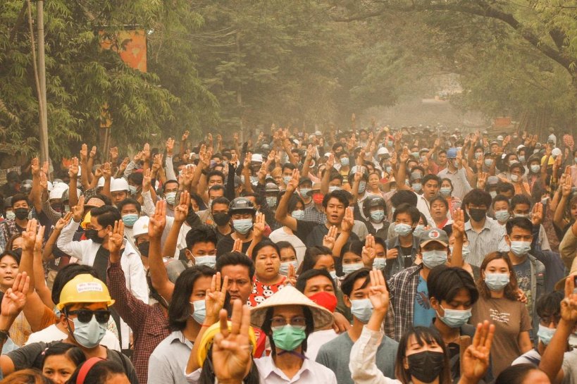 PhyuLett's tweet photo. Poweful #Monywa Strike never fails to protest against military regime. The fight for democracy is stronger day by day with every possible ways despite JUNTA MASSACRE .

#Mar28Coup
#WhatsHappeningInMyanmar https://t.co/I92ulCmfuB