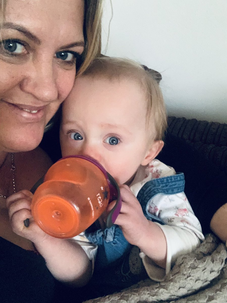 Leyonal79's tweet photo. The ❤️ I have for these 2 precious little ladies.. #twincesses #poppy #florence #mammysgirls 💕💕 https://t.co/3pDtlESIp9