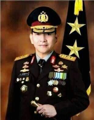 KAPOLDA BALI IRJEN POL ALBERTUS JULIUS BENNY MAKALU bersyukur karena hatinya menemukan agama yg jelas dan benar yaitu Islam

Jendral polisi berbintang dua ini bersyahadat di saksikan tokoh agama dan Pejabat teras Polda Bali

Dia mengatakan,masukanya dia kedalam islam Murni karena