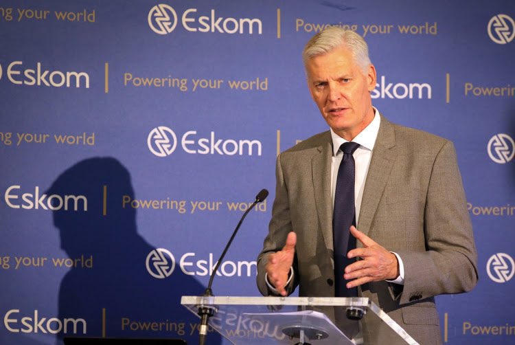 Julius_S_Malema's tweet photo. If useless was a person. 👇🏿 https://t.co/MeTIgTK1Y0