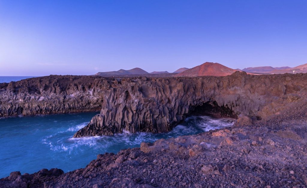TurismoLZT's tweet photo. 7 planes para redescubrir #Lanzarote en #SemanaSanta 
Tenemos por delante unos merecidos días de descanso y vamos a aprovecharlos.  ¿Sabes cómo?
Te lo contamos en el blog 👇
💡📰https://t.co/tsFV3yXi3g
#LoveLanzarote #LatituddeVida #VisitSpain https://t.co/1pgnGoPujQ