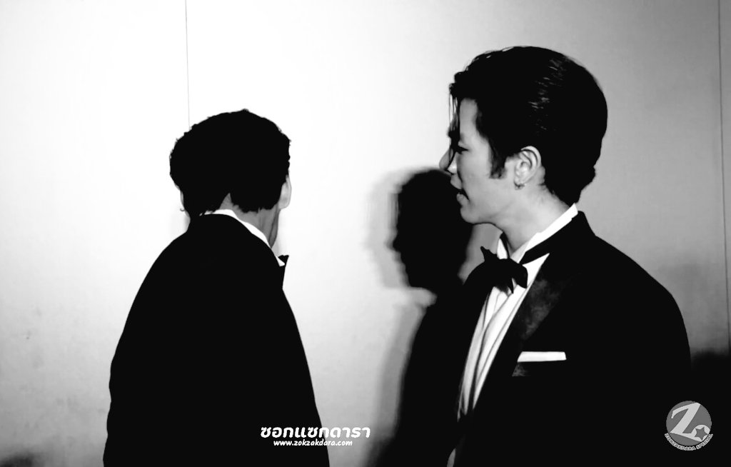 Sandy_mosalah's tweet photo. พี่มาย: งอลพี่หรอคนดี
อาโป: ไม่ได้งอล 
พี่มาย: จริงหรอ ไม่เชื่อ
อาโป: ไม่เชื่อก็เเล้วเเต่!
พี่มาย: พี่ขอโทษดีกันนะ
อาโป: ก็ได้ (ยิ้ม)
#มายอาโป 
#KinnPorscheTheseries https://t.co/YbRN2Dtonl