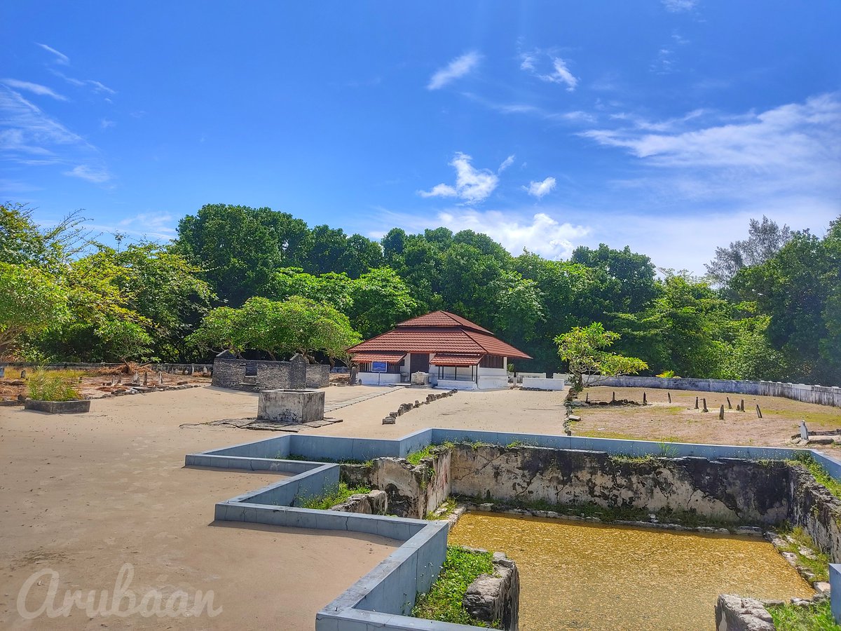 Kandhuvalu-Miskiy | This was the mosque where #BoduThakurufaanu and company paryed to God almighty just before leaving Utheemu for the mission to fight with #Portuguese army for an Independent #Maldives
#kandhuvalu #mosque #utheemu #haaalif #culture #heritage #maldivesculture