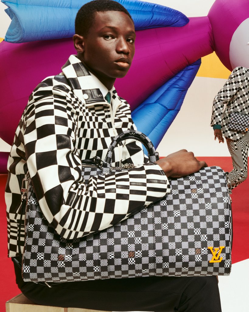 Louis Vuitton on X: Optical illusions. @VirgilAbloh introduces a distorted  take on the iconic #LouisVuitton Damier pattern in his #LVMenSS21  Collection. Explore the new line at    / X