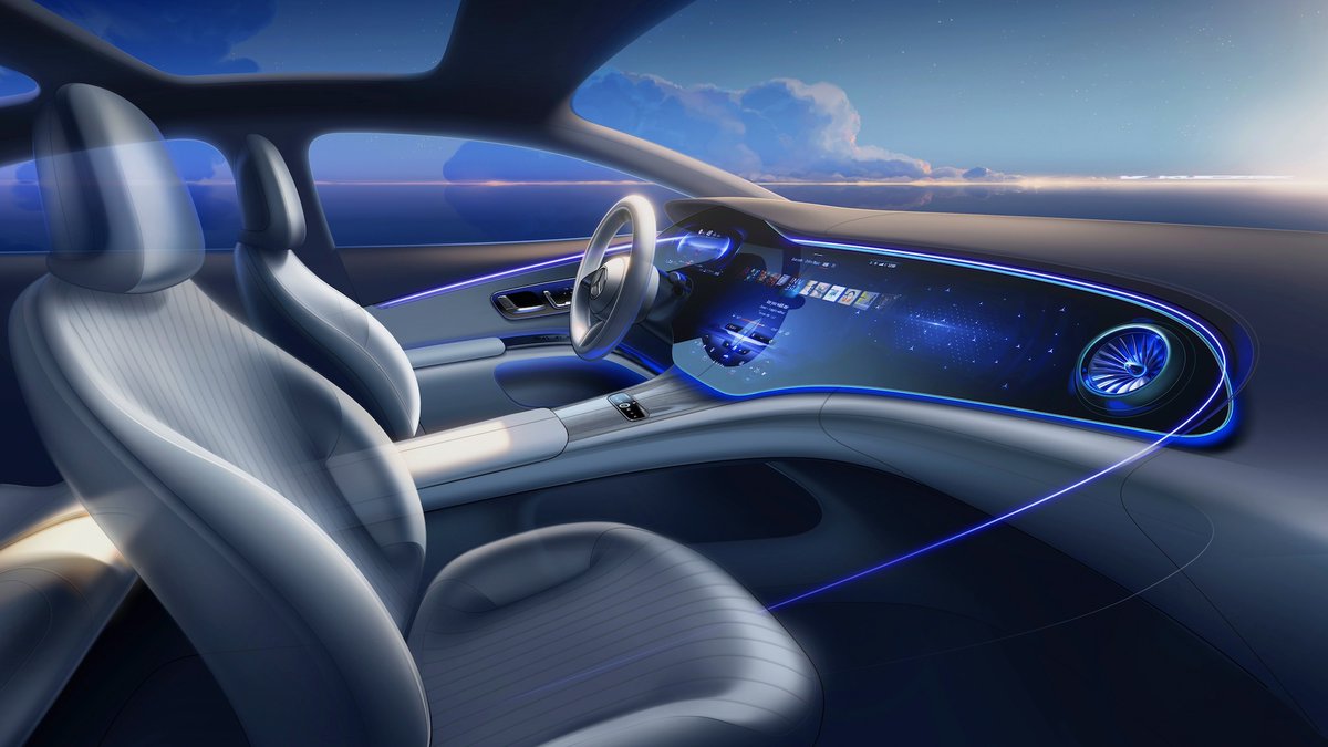 MercedesBenz_DE's tweet image. Der #MBUX #Hyperscreen ist auf minimalistische Weise in die Instrumententafel des neuen #EQS integriert. Diese extremen Proportionen ergeben zusammen mit der gläsernen Welle des MBUX Hyperscreens die avantgardistische Architektur des Cockpits.

#EQSdesign #MercedesEQ
