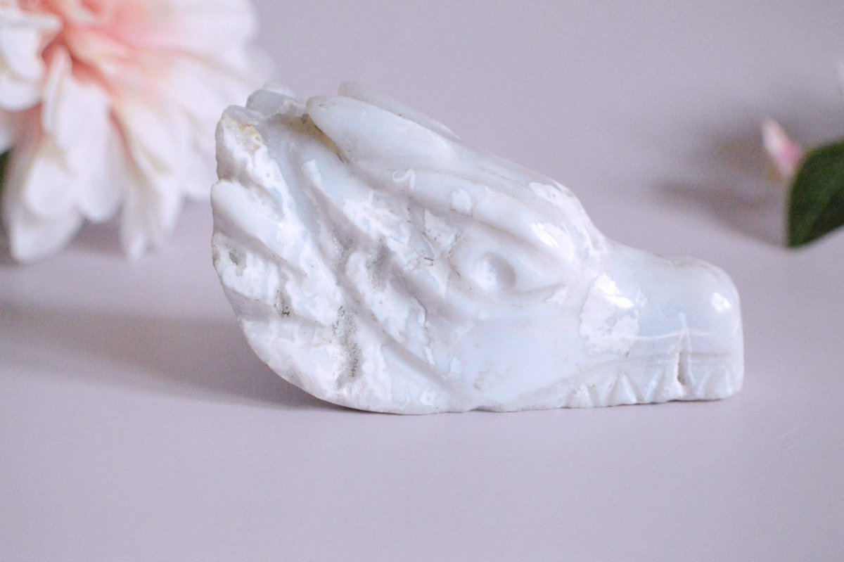 crystalrainboww's tweet photo. Anyone else feeling the soft feminine energy from this Snow agate dragon head? 🐉🔥
*link in bio*

>> Story sale over on instagram @crystalrainbowsuk today at 5pm
#snowagate #agate #dragonhead #shopupdate #smallbusinesses #smallbusiness #smallbusinessowner #smallbusinessuk https://t.co/QJnYCuC3O1