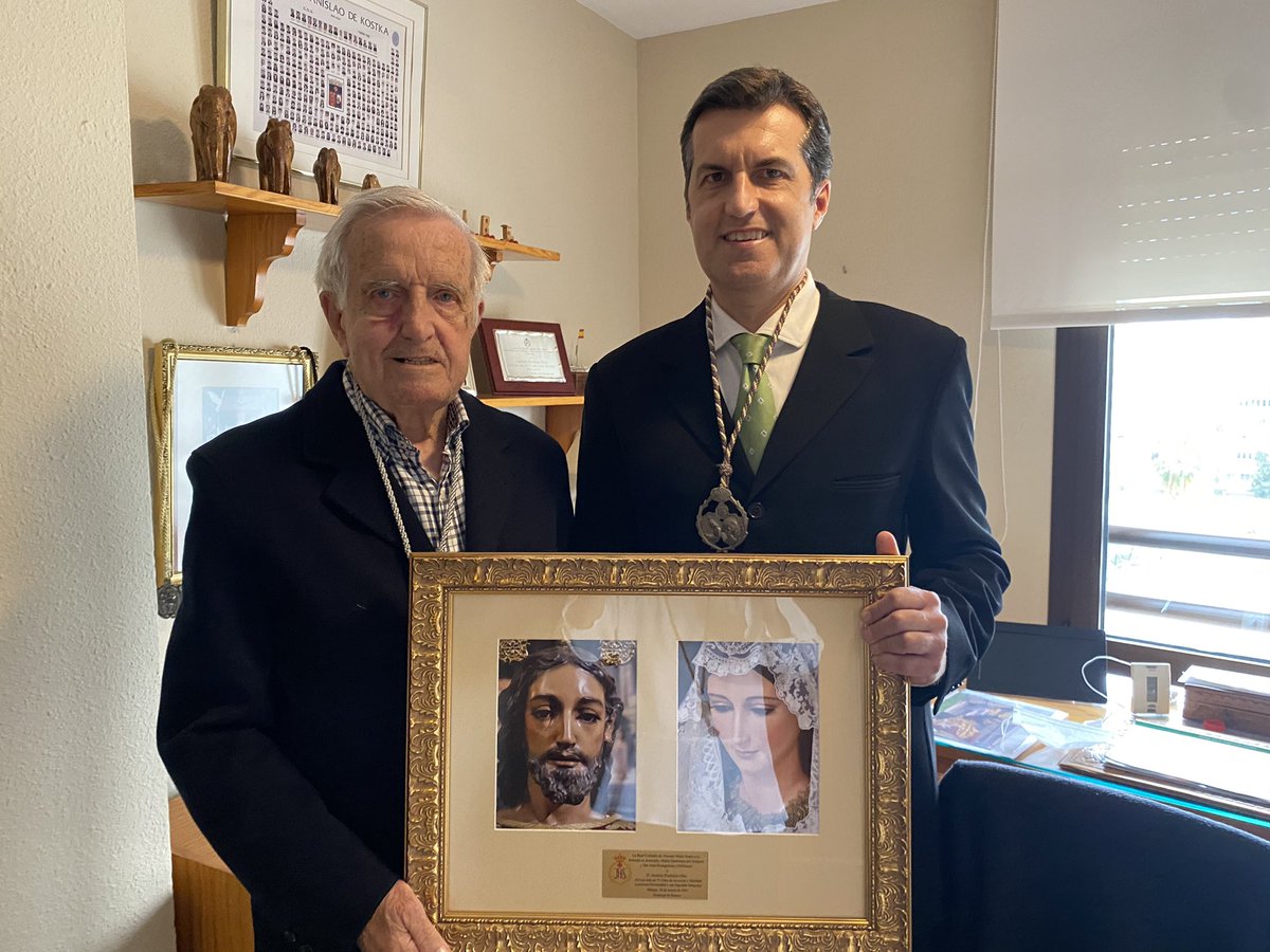 piedrolamo's tweet photo. @pollinicamalaga Mi padre me traslada su agradecimiento hacia vosotros. Ha sido un honor y un orgullo recibir este reconocimiento por parte de la cofradía. Personalmente estoy emocionado por todos las muestras de cariño recibidas hacia su persona. Feliz Domingo de Ramos. https://t.co/J3B9uyqxHM