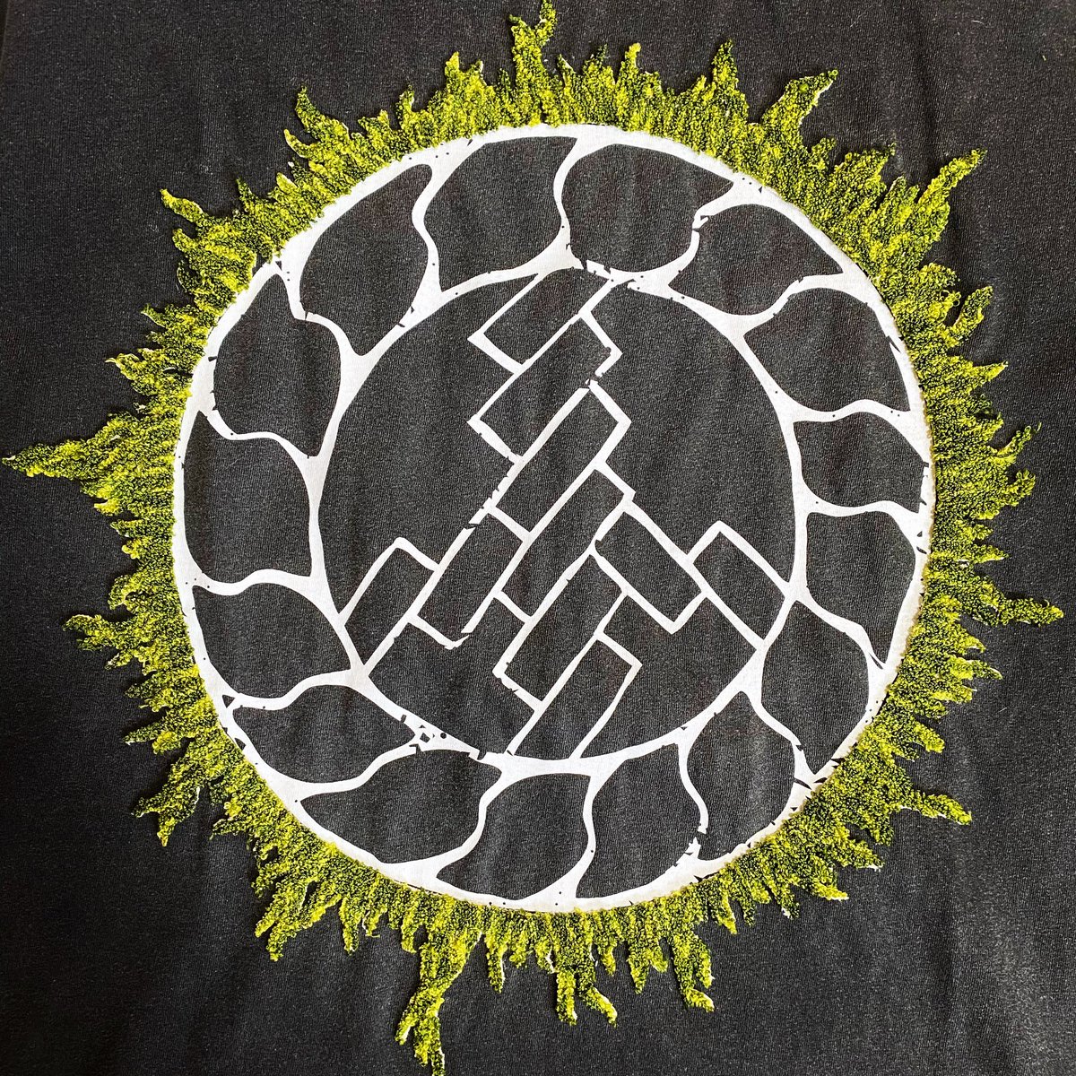 chiku_re's tweet photo. -moss ring-

納品＆SOLD🙏🙏🙏

#embroidery #punchneedle #刺繍 #パンチニードル #moss #苔 #注連縄 #design #fashion #tshirt #chiku https://t.co/zfYaU0Z9ze