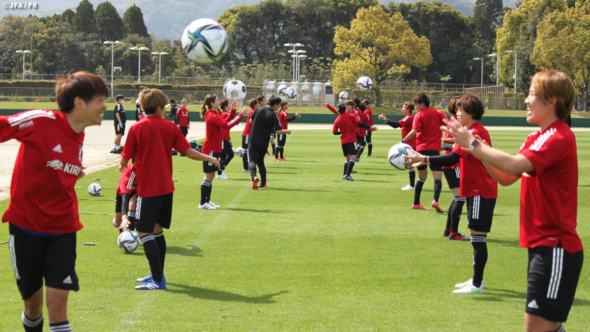 Jfaなでしこサッカー Vs 4 8 ユアスタ Vs 4 11 国立 なでしこジャパン 27日 土 連日続く好天の下で汗を流しました この日のトレーニングは対人メニューが少ない 負荷をコントロールした内容となりました レポートはこちら