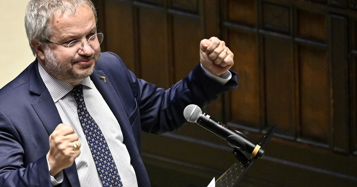 Libero_official's tweet photo. Lo sfogo di #Borghi: "No alle chiusure, la #Lega deve votare contro. #Draghi? Meno tecnici e più politica", un'intervista di fuoco  https://t.co/MPpf8WUMb7 https://t.co/E9AcX65Cky