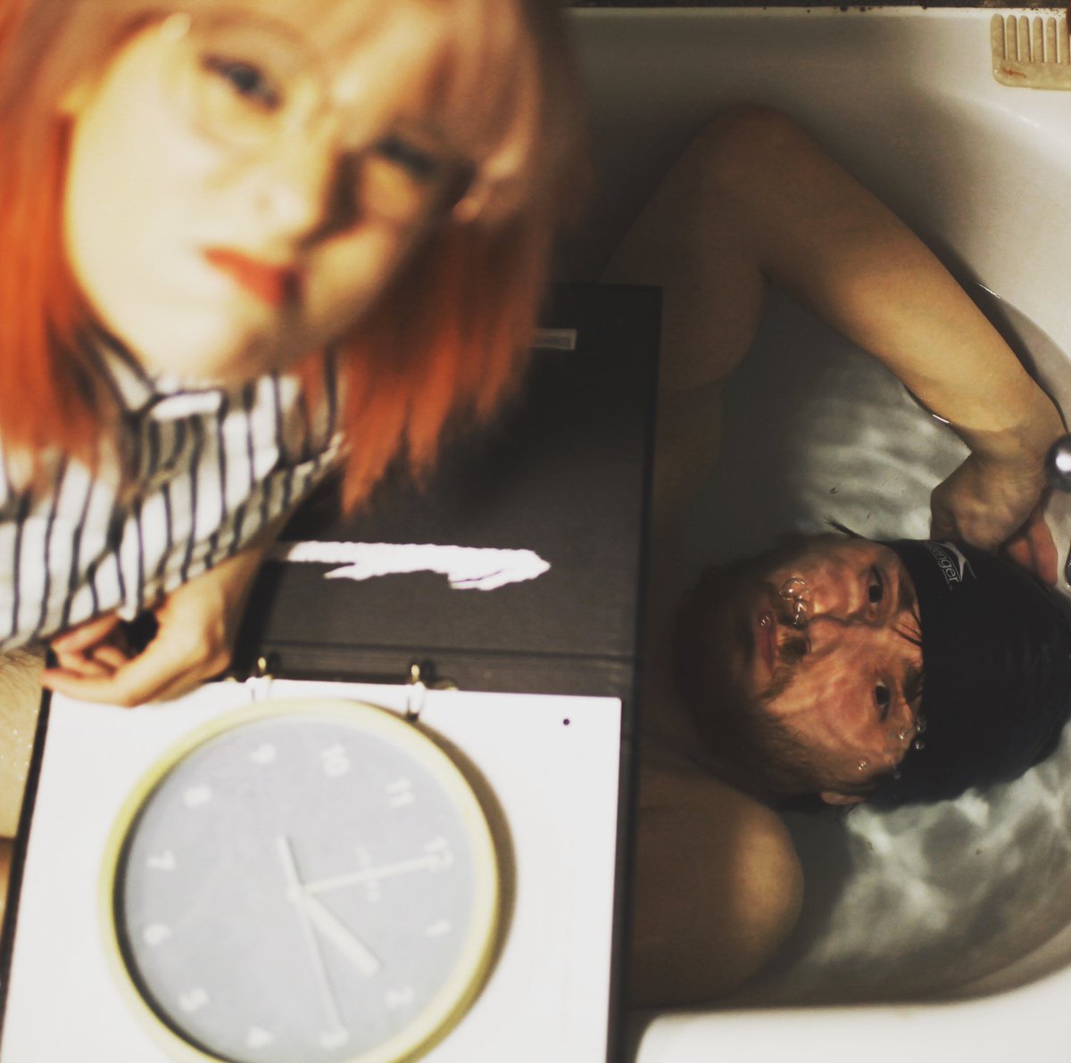 Just broke <a href="/GWR/">Guinness World Records</a> longest time holding breath under water. 1 hour and 20 seconds. Unbelievable. Happy #DaylightSavingTime 

She’s still not impressed. What can a guy do?