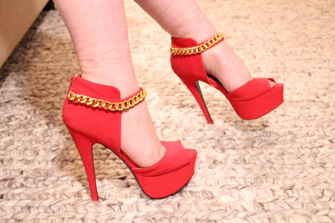 #redheels #myfavoritecolor #fuckmepumps #sexyfeet https://t.co/GkDbThmH1K<a href="/tag/redheels"class="tags">#redheels</a><a href="/tag/myfavoritecolor"class="tags">#myfavoritecolor</a><a href="/tag/fuckmepumps"class="tags">#fuckmepumps</a><a href="/tag/sexyfeet"class="tags">#sexyfeet</a>