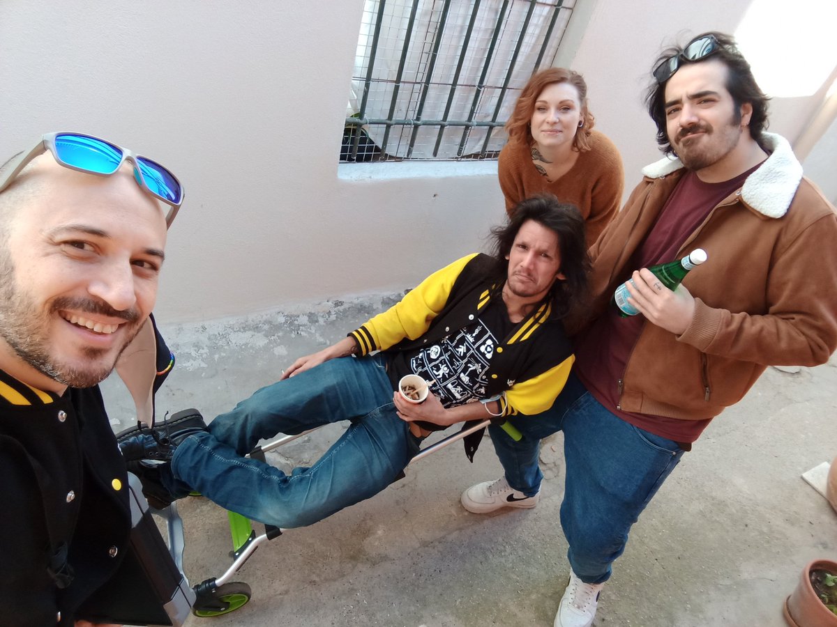 Live retour en van avec l'équipe de <a href="/SpaceCrapaud/">Space Crapaud #StreamAndChill</a> 🚐
Venez discutez et faites pas attention à nos têtes de morts vivants 😂

twitch.tv/trinity