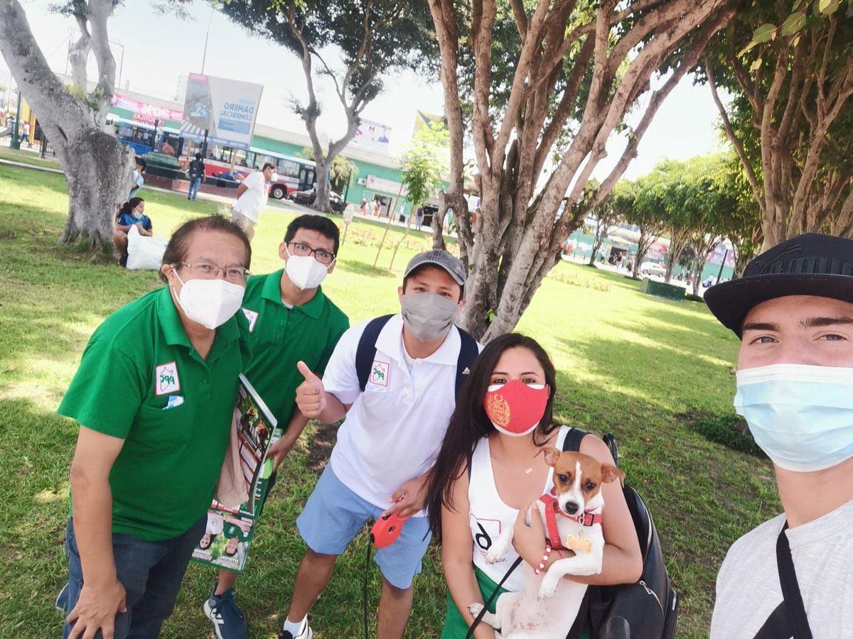 JHonorioVidal's tweet photo. Ayer estuve recorriendo Magdalena del Mar, escuchando a los vecinos y diciéndoles que voten con convicción y sin miedo, no existe el voto perdido si nuestro voto es bien evaluado y pensado. ¡Vamos dar el golpe Perú! 🇵🇪💚
#MenosFloroMásChamba #MejorBeingolea #VotoInformado https://t.co/6Rgn4ZwCBW