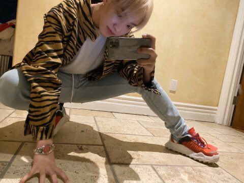 hoshzone's tweet photo. is this why he was doing a spiderman pose in these photos ............... https://t.co/iMWTyHc5tN