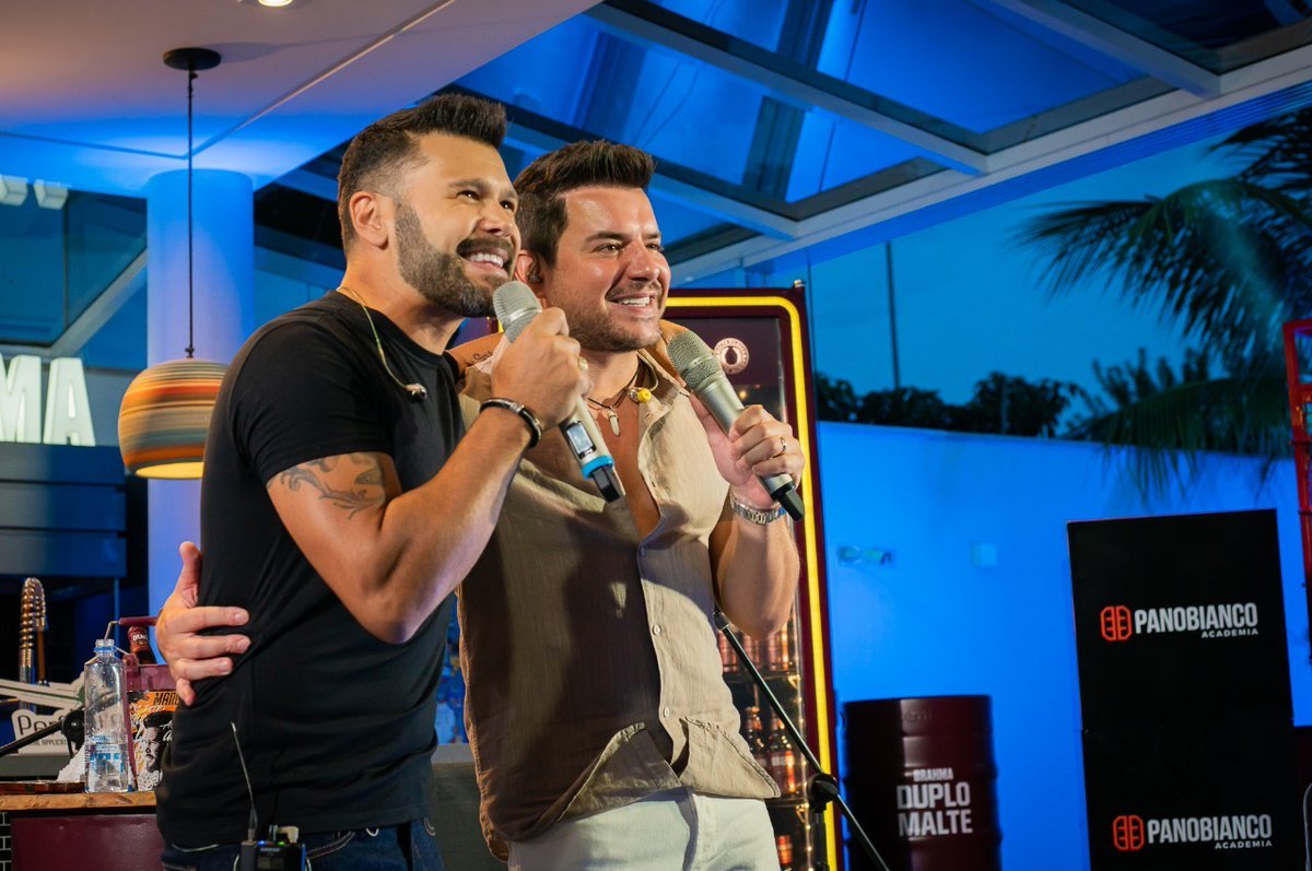 MarcoseBelutti's tweet photo. MUITO OBRIGADO! Mesmo distantes pudemos comemorar mais um ano de carreira com vocês! E foi lindo! 😍 Nosso muito obrigado aos fãs, amigos, e parceiros! #MarcoseBelutti #LiveMeB #MeBBrahmaLive #AprecieComModeração #Ad https://t.co/Rvh0hwiMyM